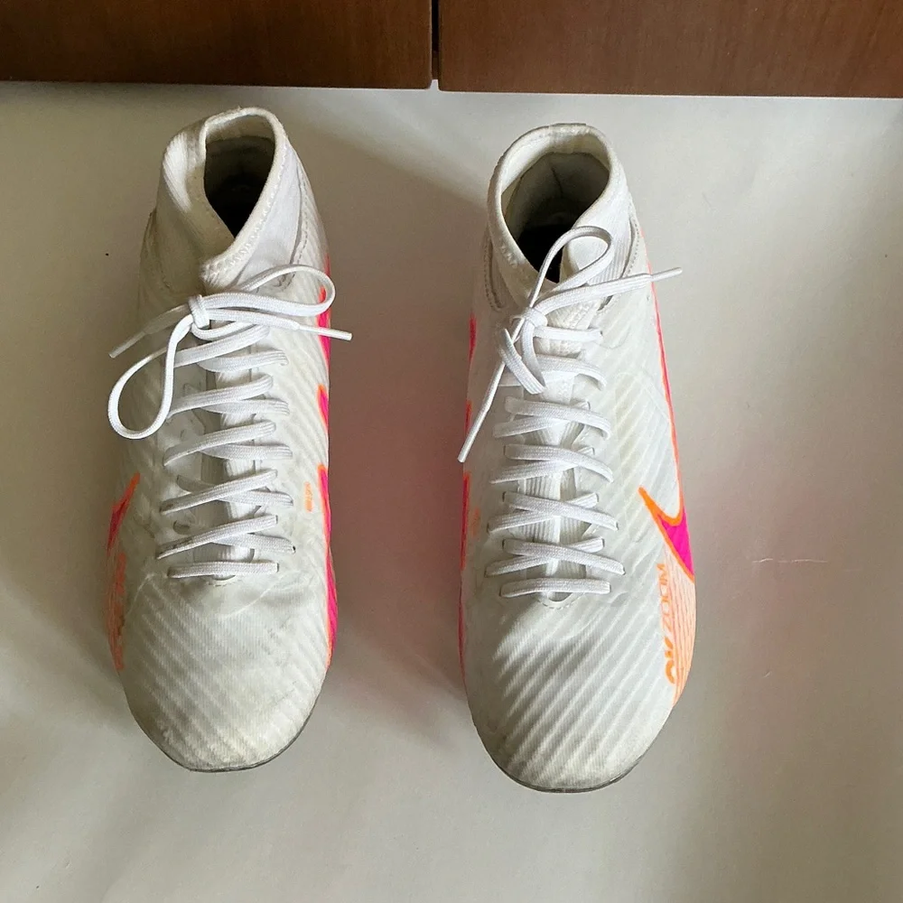 NIKE Zoom Athletic Shoes in White and Neon Pink